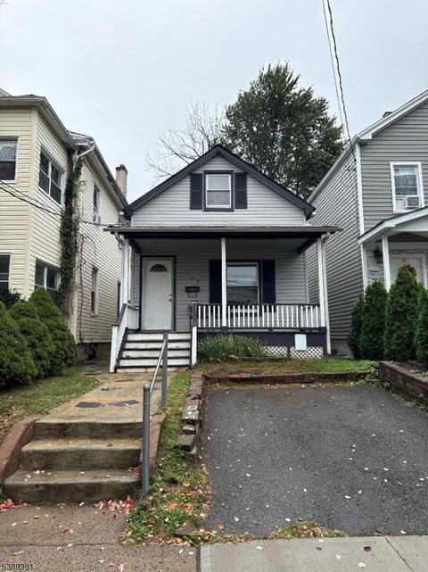Photo of 126 Duer St, North Plainfield, NJ 07060 (MLS # 3991373)