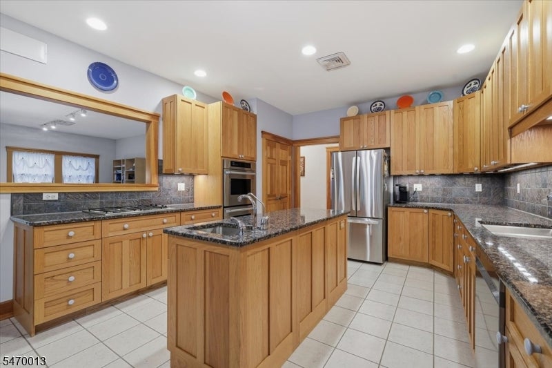 352 Woolf Rd