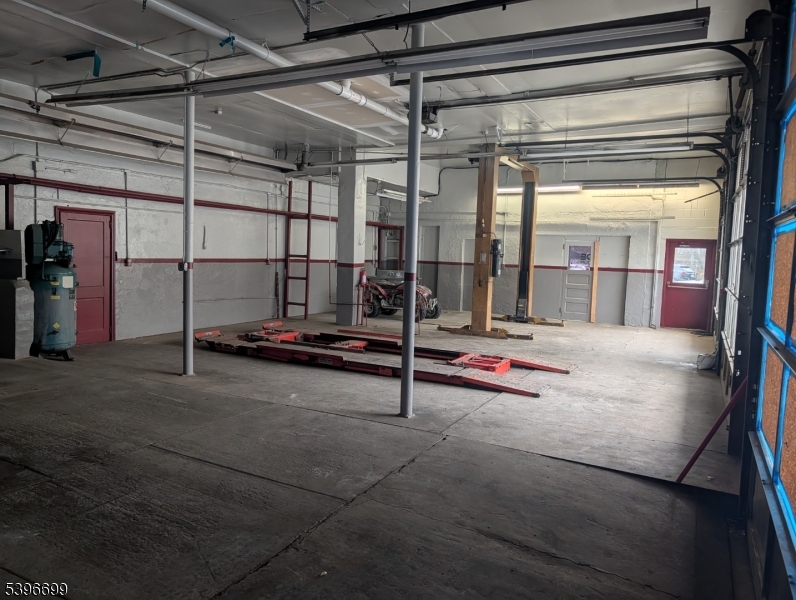 812 S Main St