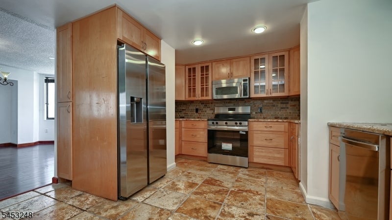 2140 Harmon Cove Tower 2140