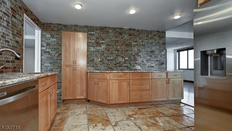 2140 Harmon Cove Tower 2140