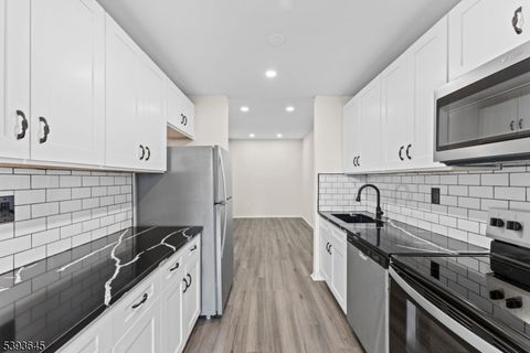 Photo of 111 Mulberry St #8D, Newark, NJ 07102 (MLS # 3995673)