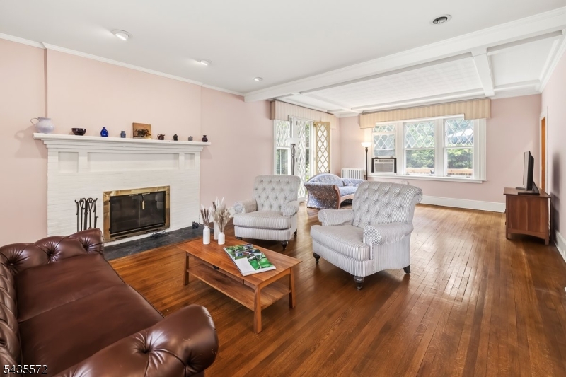 164 S Highwood Ave