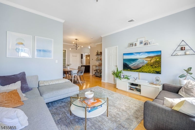 1110 Clinton St 25