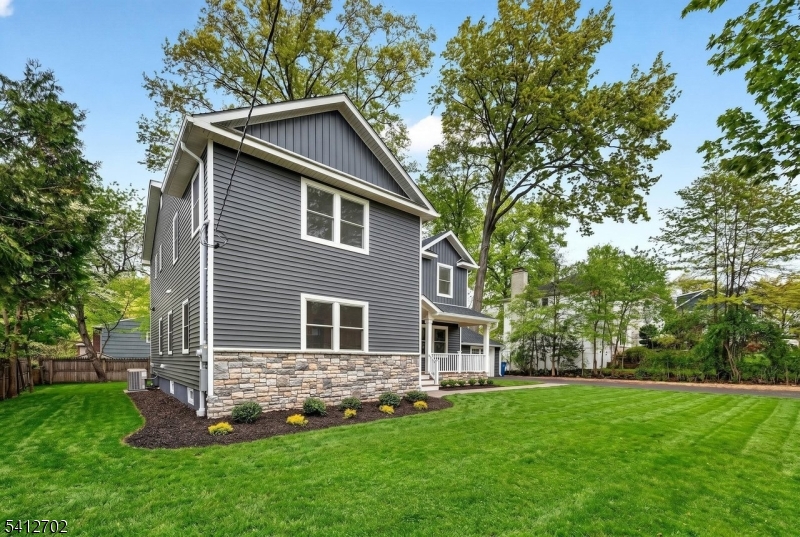 85 Pleasant Ave