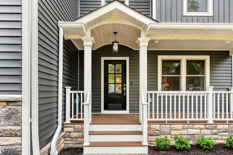 85 Pleasant Ave
