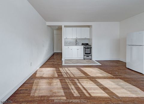 22 Cottage St 2D South Orange Village Twp. NJ 07079