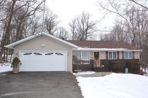 97 Squaw Brook Rd North Haledon Boro NJ 07508