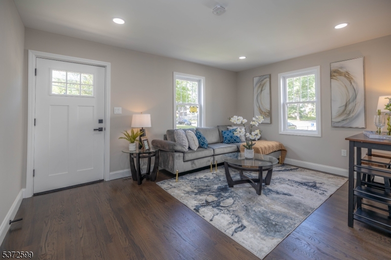 360 E Lake Ave