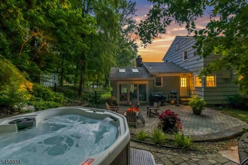 59 Hickory Dr