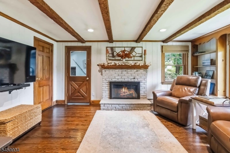 59 Hickory Dr