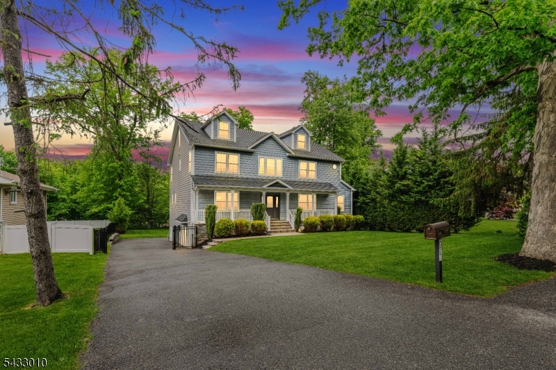 637 Mountain Ave