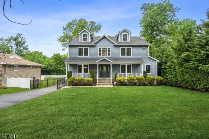 637 Mountain Ave