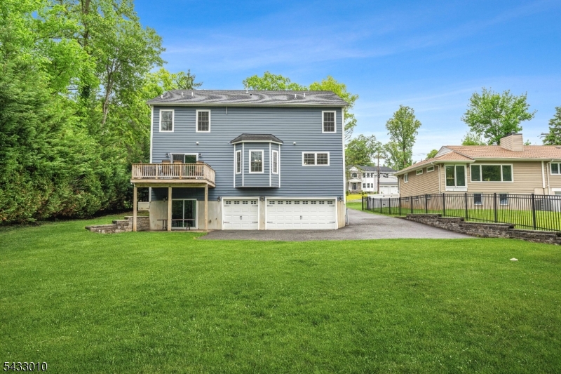 637 Mountain Ave