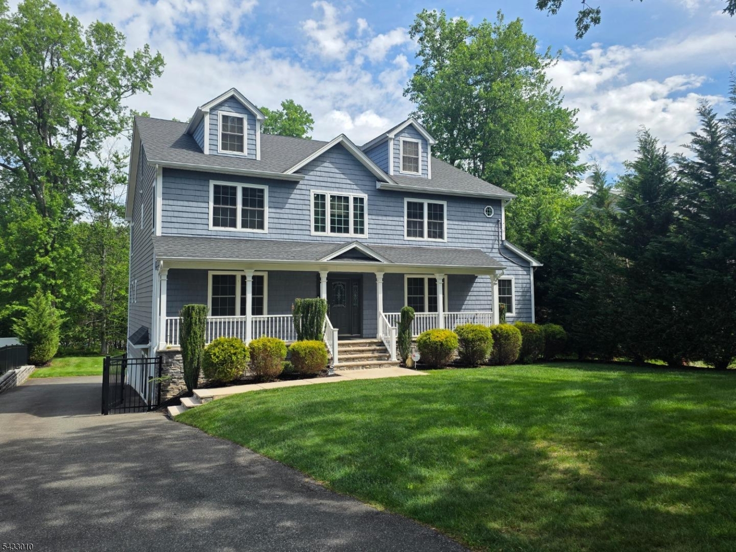 637 Mountain Ave