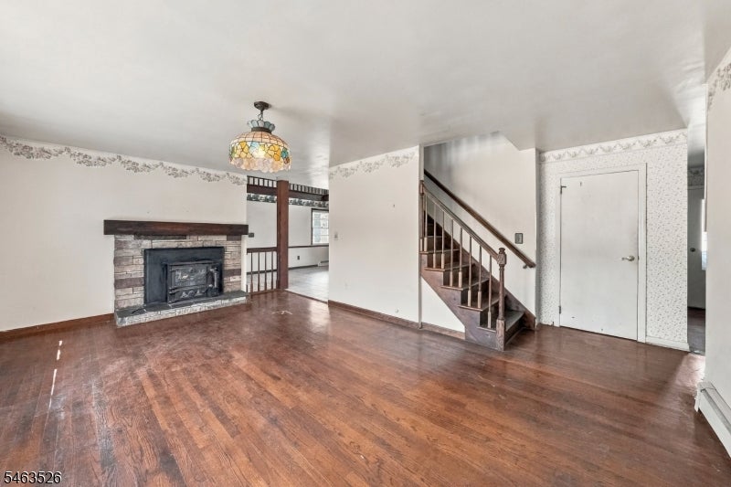 381 Drakestown Rd