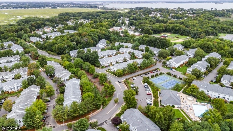 4 Lee Lee Ln