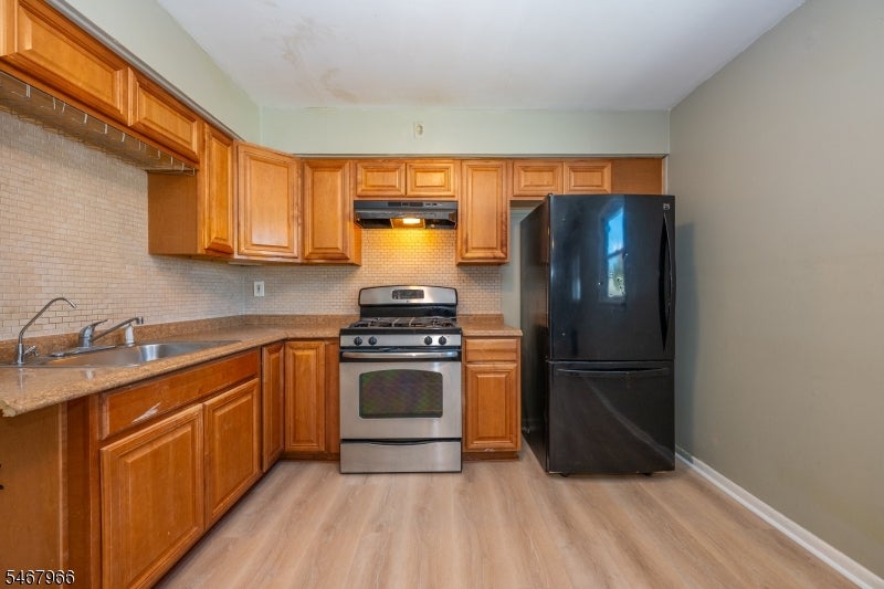 106 Broughton Ave 2