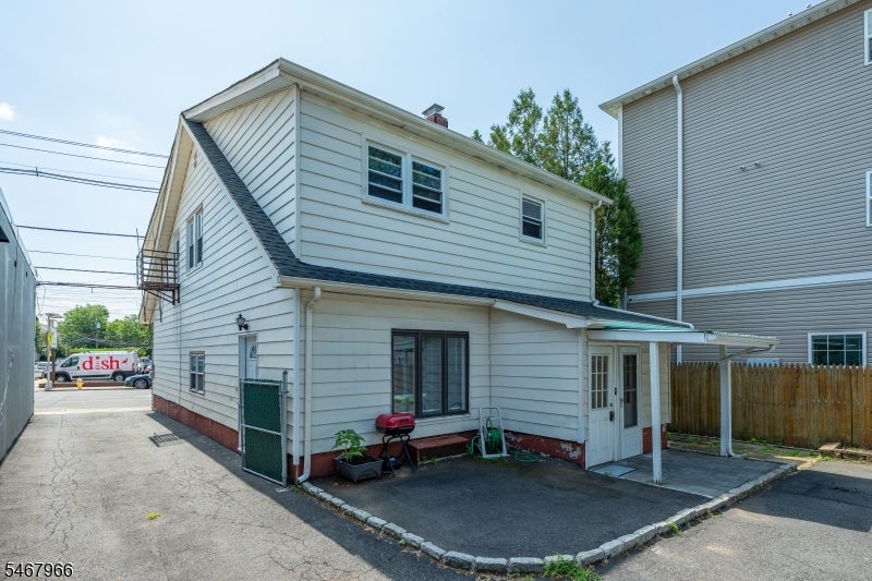 106 Broughton Ave 2
