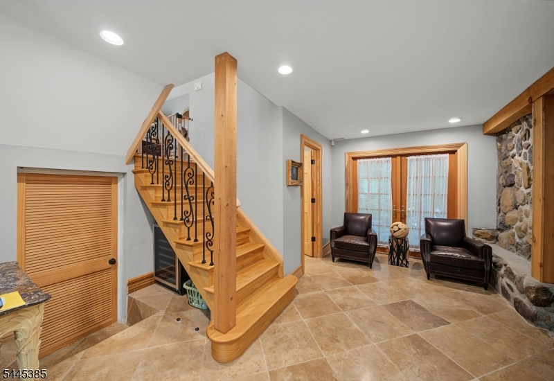 2 Thompson Rd