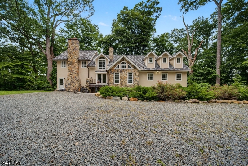 2 Thompson Rd