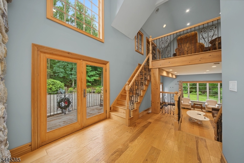 2 Thompson Rd