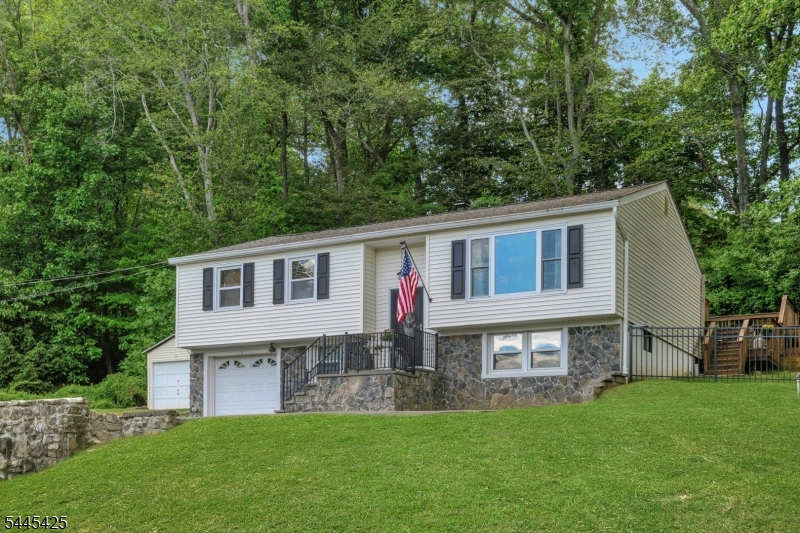 3 S Hillside Dr