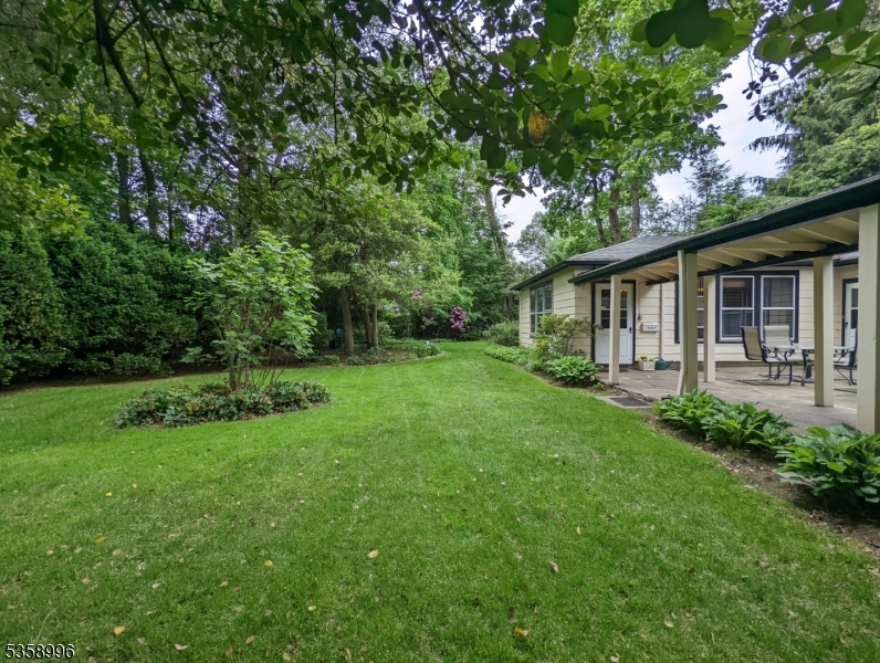 82 Winsor Pl