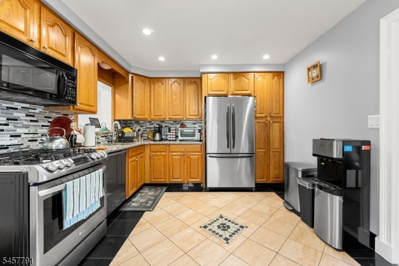 17 Joseph St 1