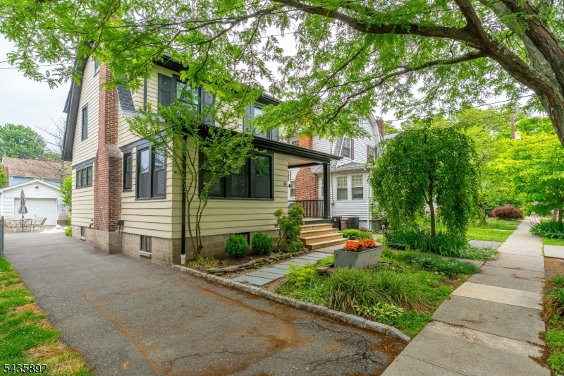 16 Coolidge Ave