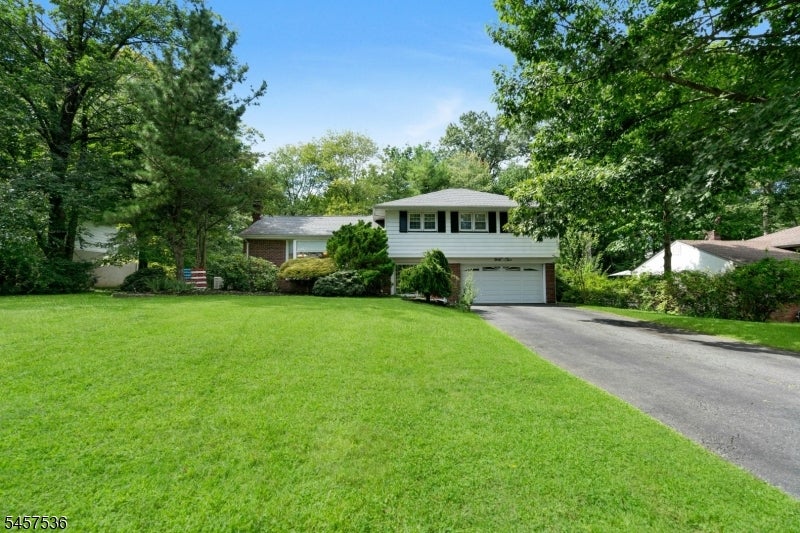 33 Douglas Dr
