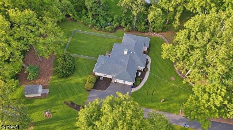 29 Tamarack Rd