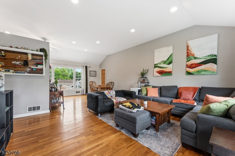 5 Willow Ave