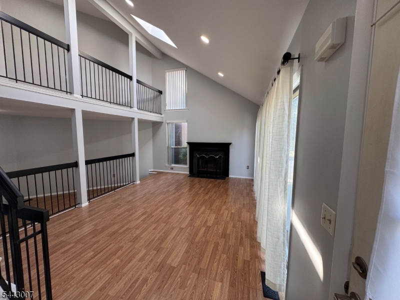 3811 Bloomingdale Dr