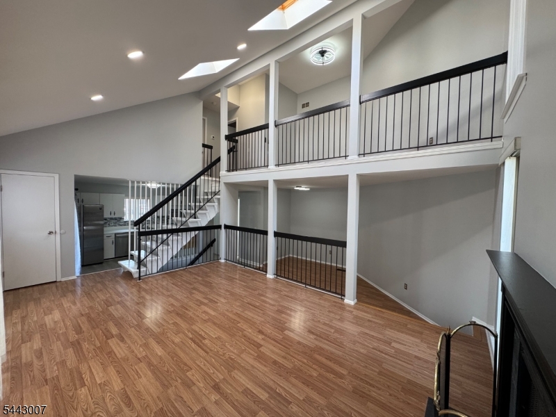 3811 Bloomingdale Dr
