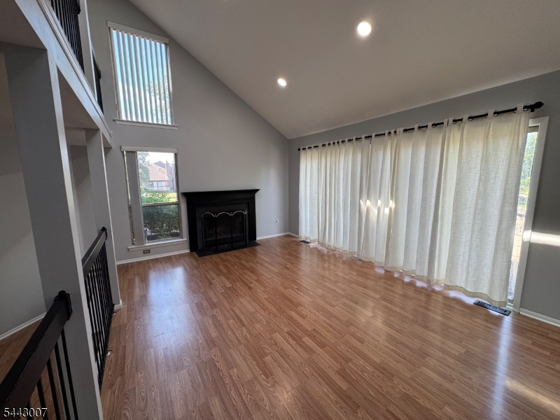 3811 Bloomingdale Dr