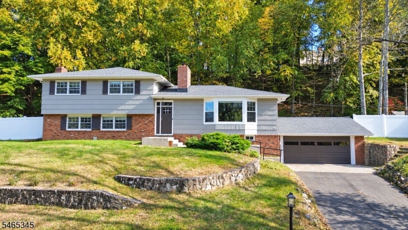 22 Mountainside Dr