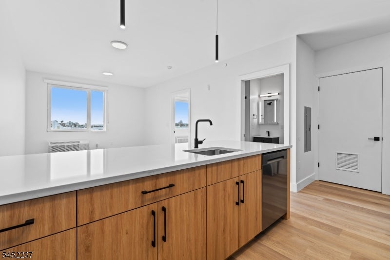 39 Madison St 503
