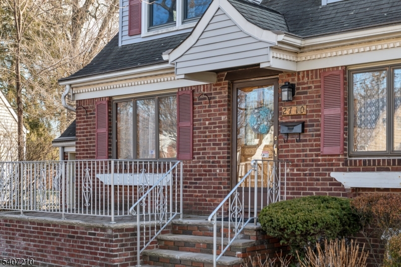 27-10 Urban Pl