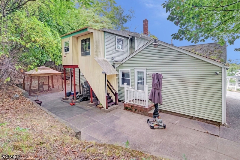 123 Tilt St