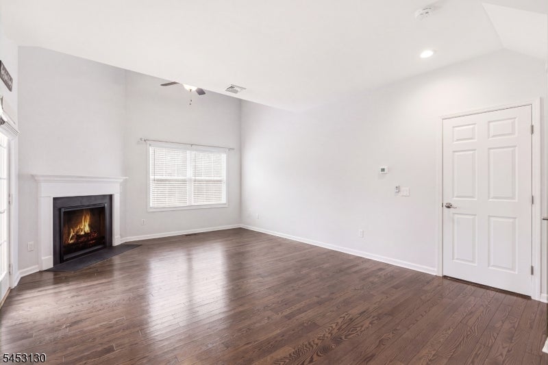 2 Bluffs Ct