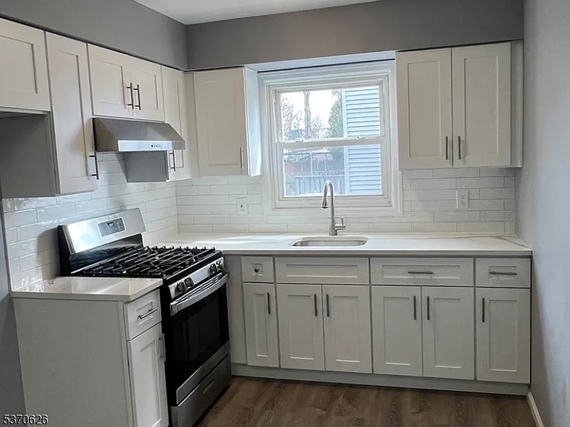 17 Hayes Ave 1