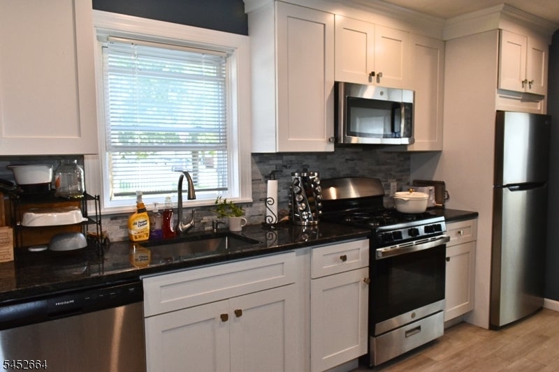 139 Ray St 1