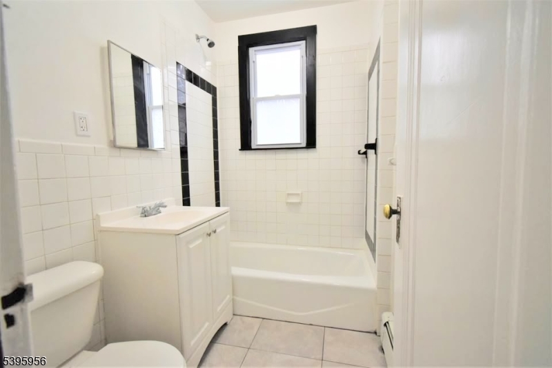 352 Wainwright St 1L