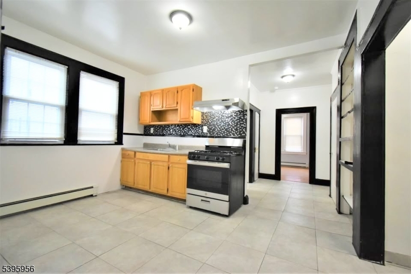 352 Wainwright St 1L