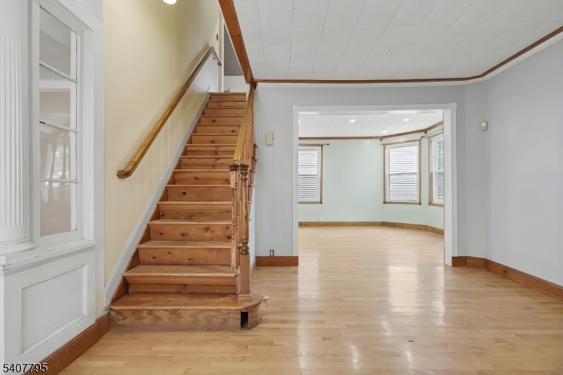 165 College Pl