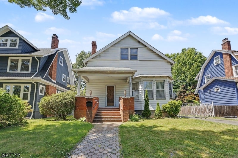 165 College Pl