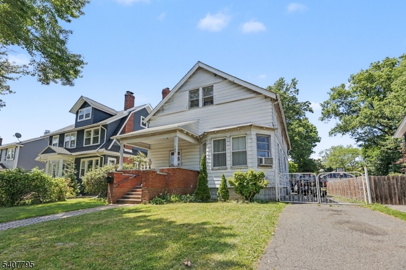 165 College Pl