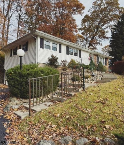 26 Rhone Rd Hopatcong Boro NJ 07843