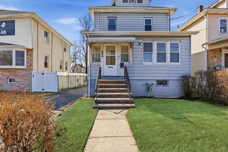 204 Pine St